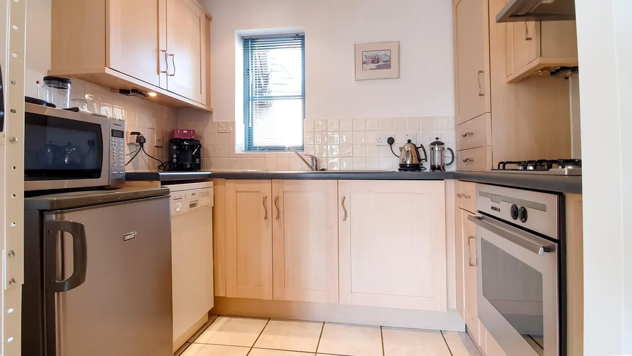 Coopers Court, Hertford, Hertfordshire SG14 1UB, photo 3
