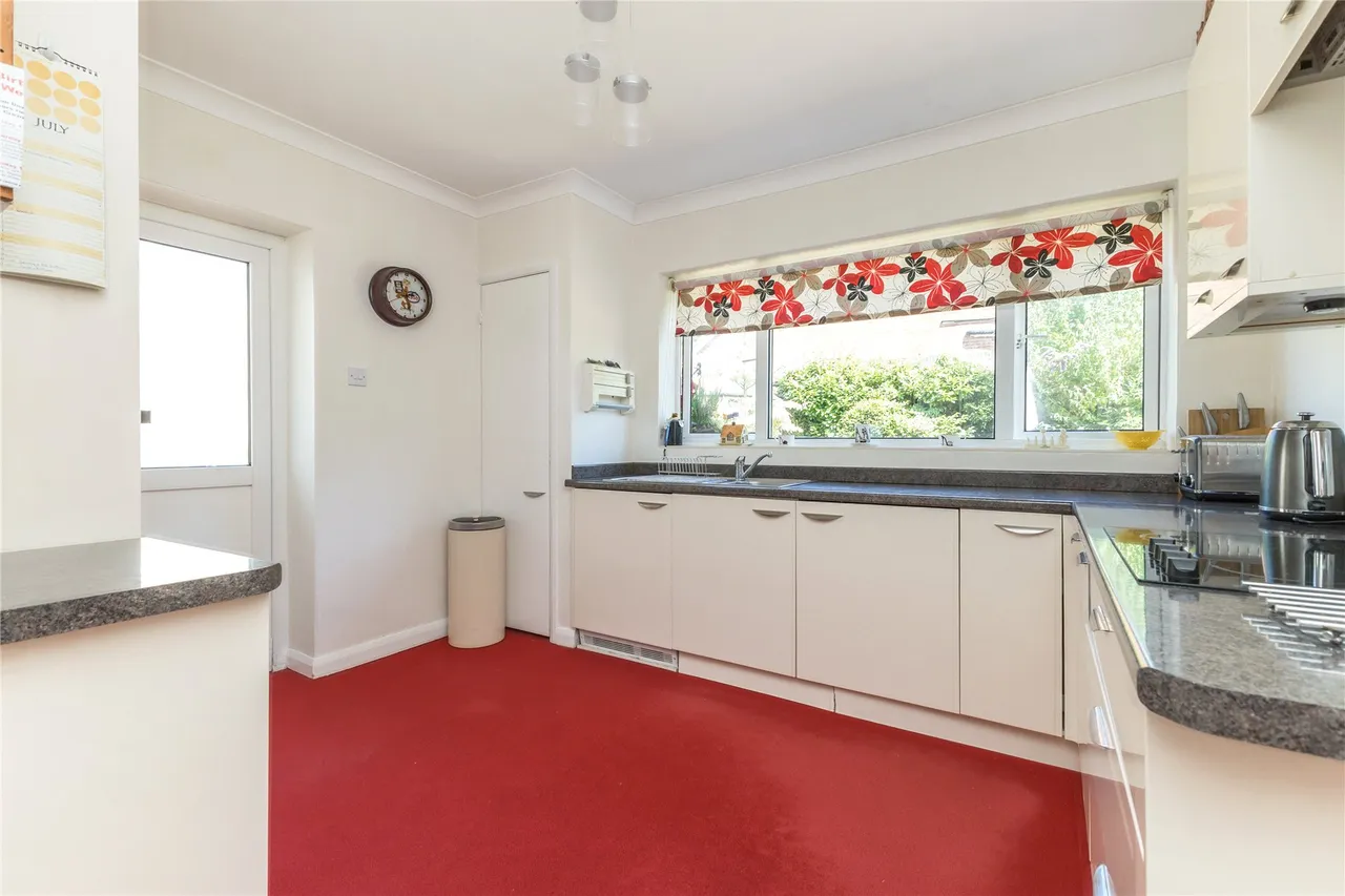 The Avenue, Grayshott, GU26, photo 3