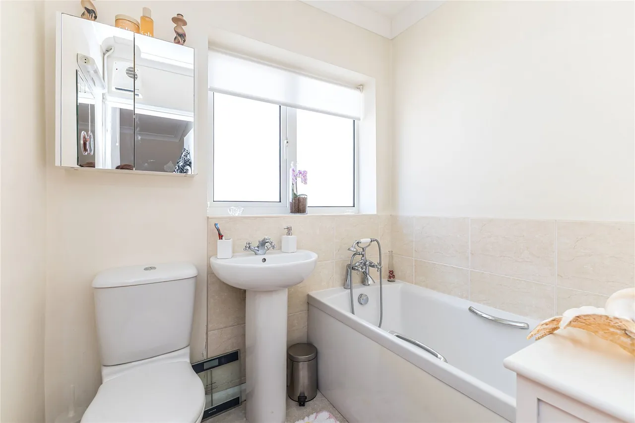 The Avenue, Grayshott, GU26, photo 11