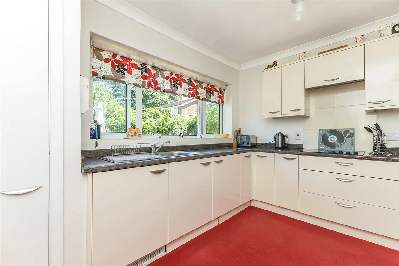 The Avenue, Grayshott, GU26, photo 17