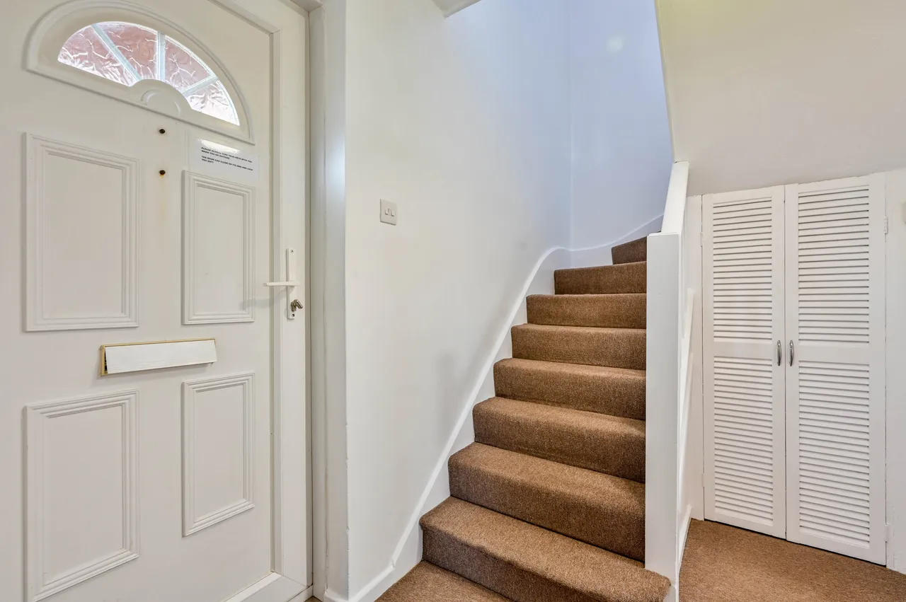 77 Homestall, Guildford, photo 9