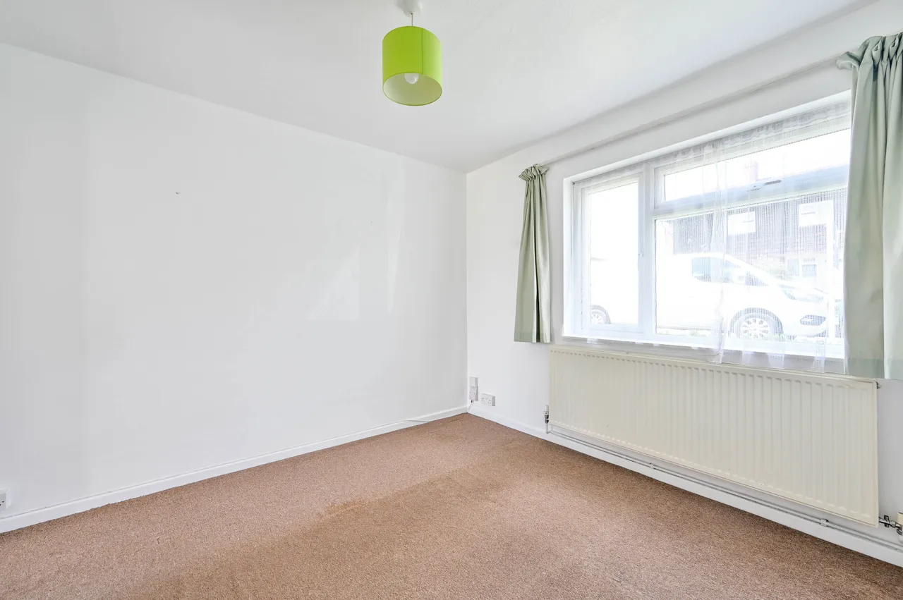 77 Homestall, Guildford, photo 2