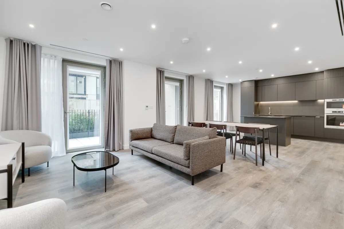 3 bed flat to rent, Cherry Park Lane, London, E20