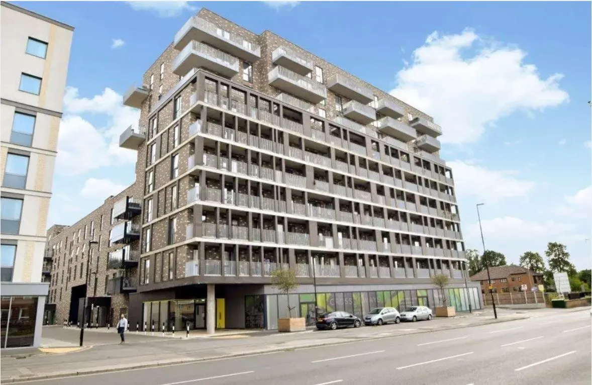 2 bed flat to rent — Crossways, Windsor Road