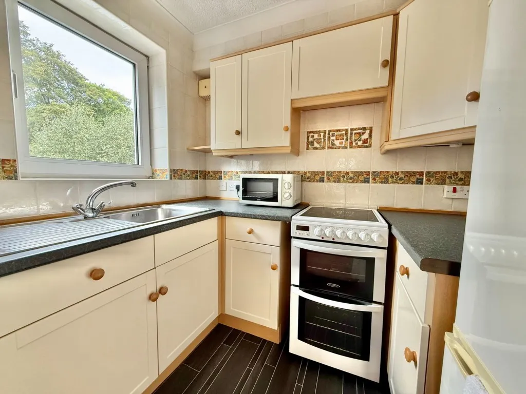 Deighton Road, LS22, photo 5