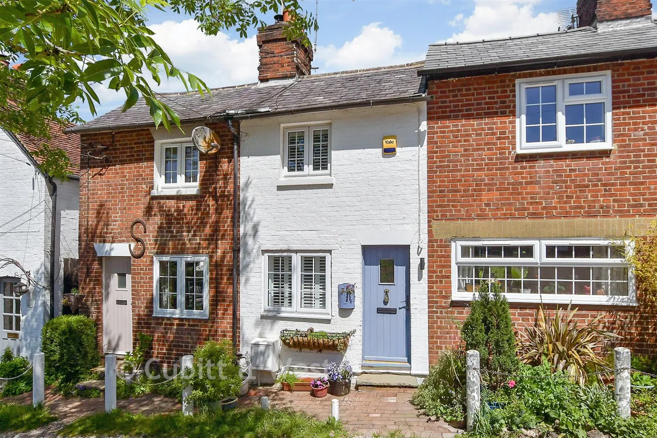 2 bed house for sale, North Row, Uckfield, TN22