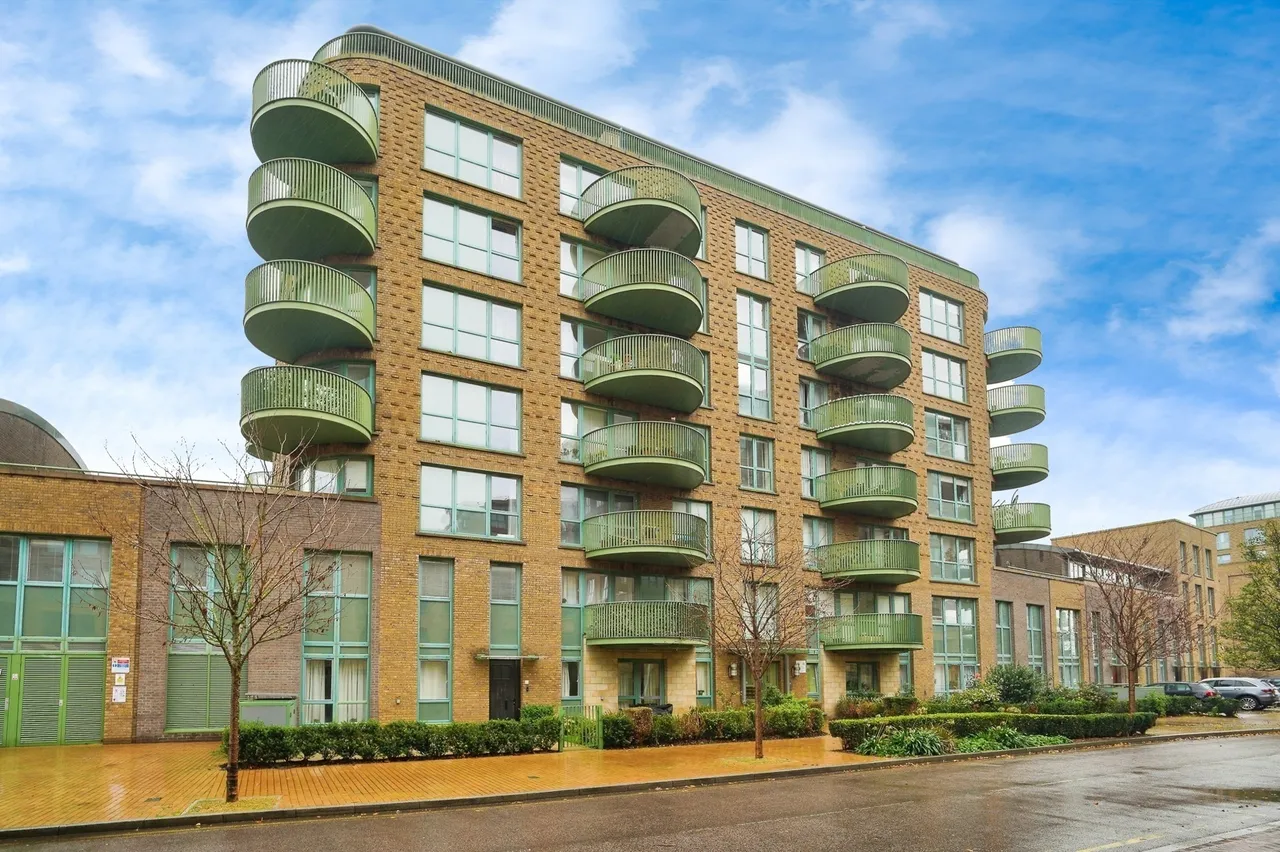 2 bed flat for sale, Ottley Drive, London, SE3