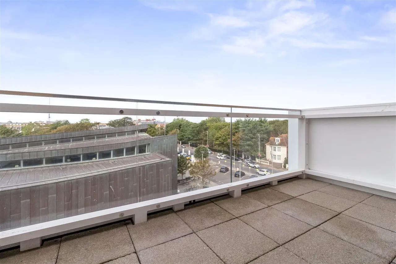 Brighton Road, Worthing, photo 12