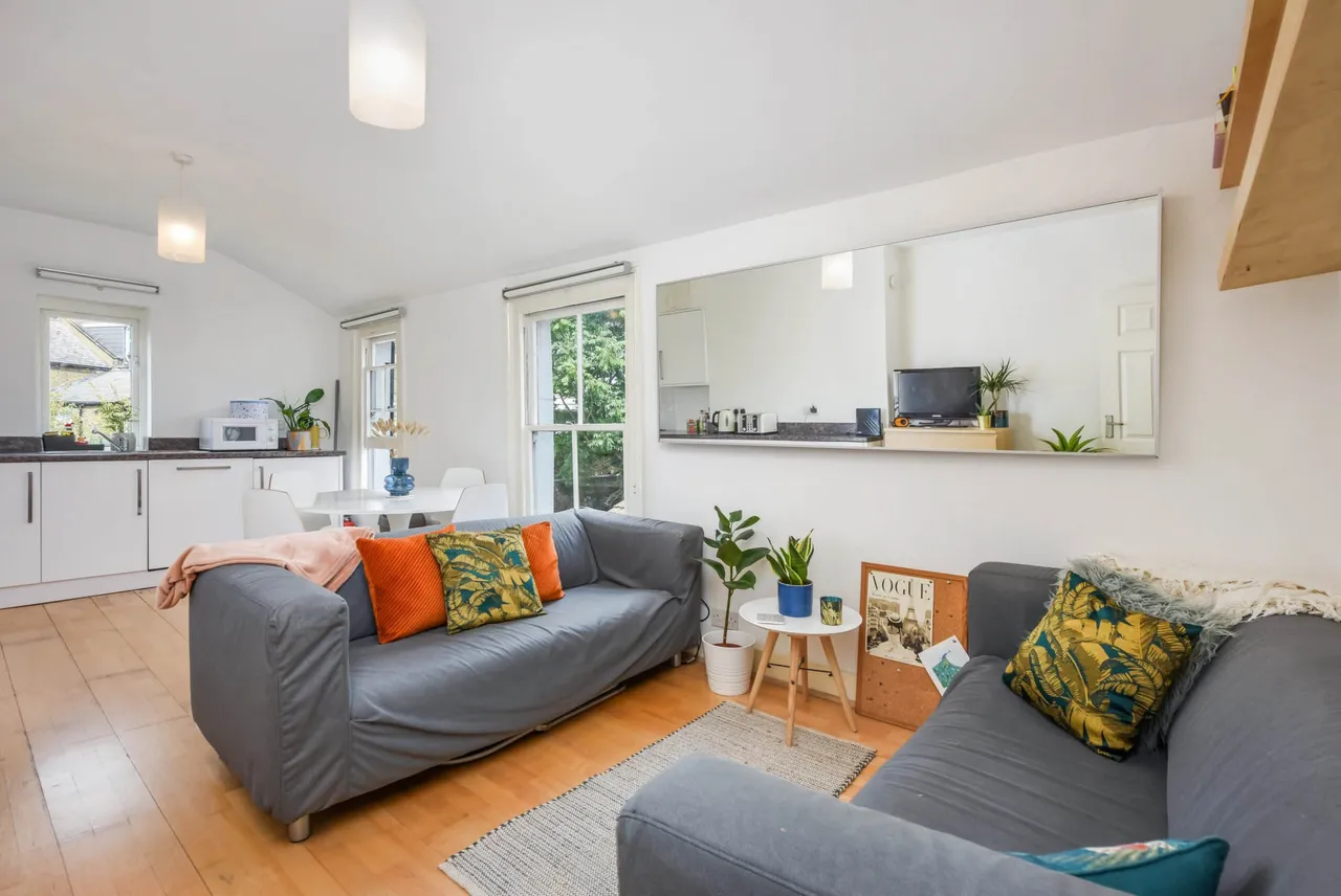 Top Floor, 78 Meadow Road, London, photo 2