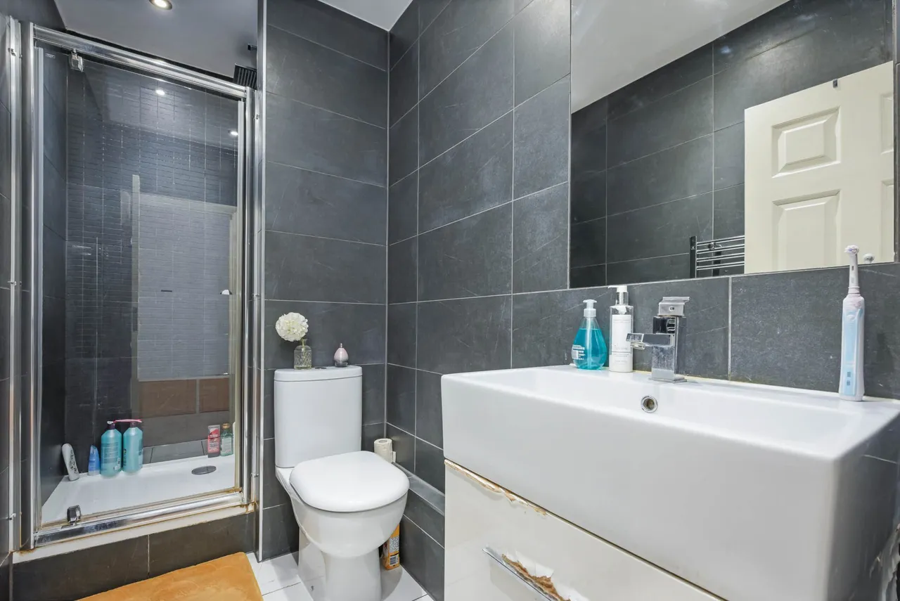 Top Floor, 78 Meadow Road, London, photo 7