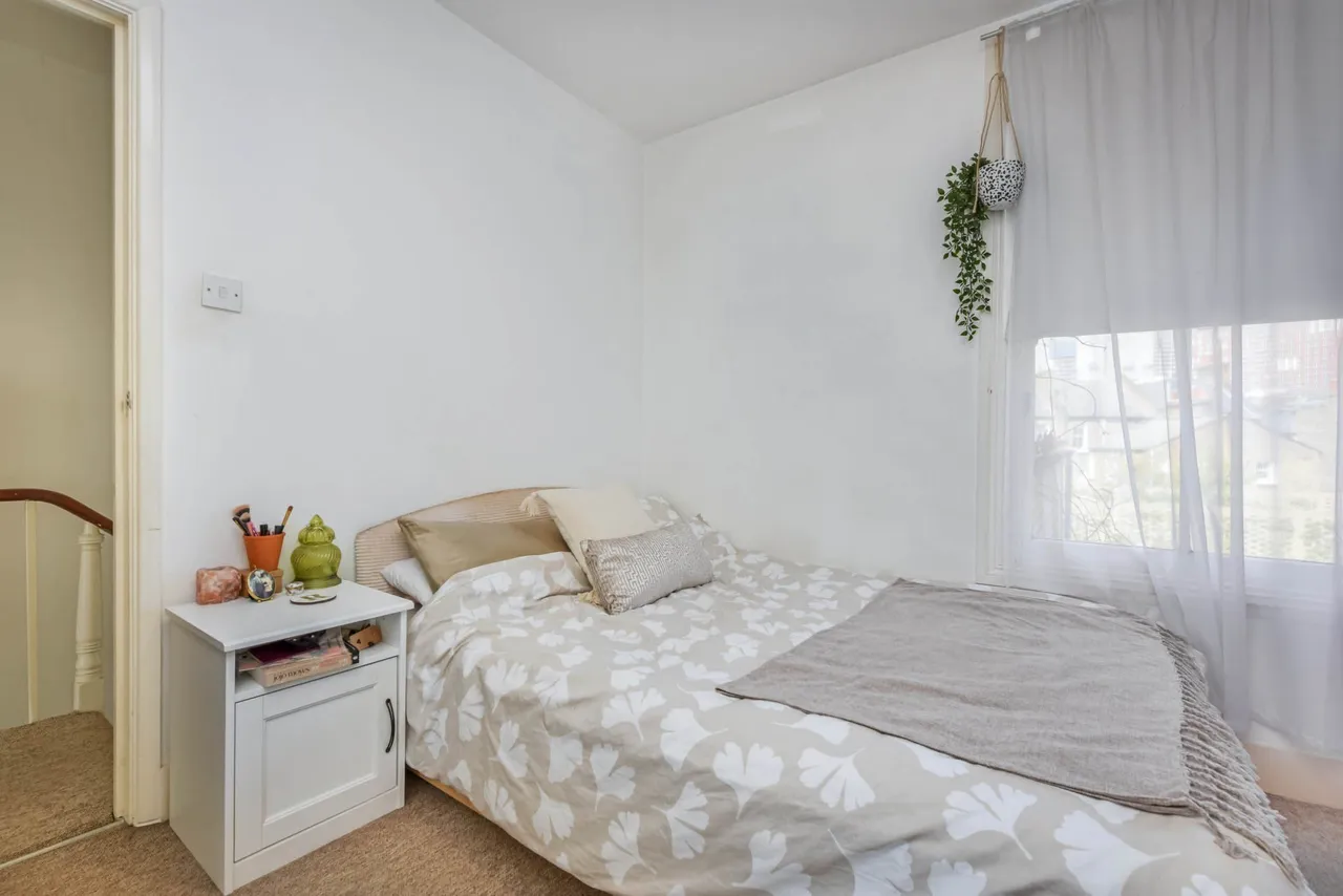 Top Floor, 78 Meadow Road, London, photo 5