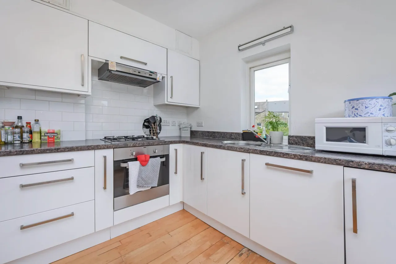 Top Floor, 78 Meadow Road, London, photo 3