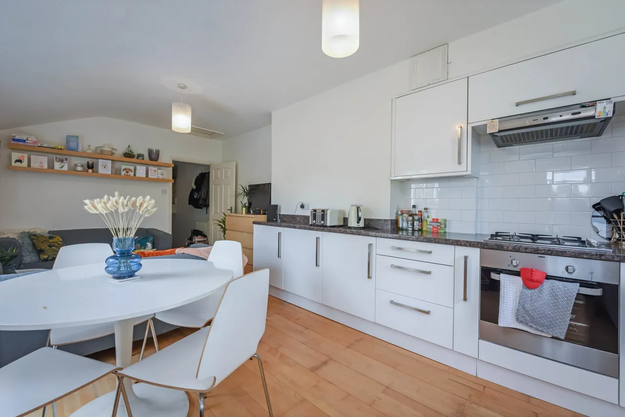Top Floor, 78 Meadow Road, London, photo 9