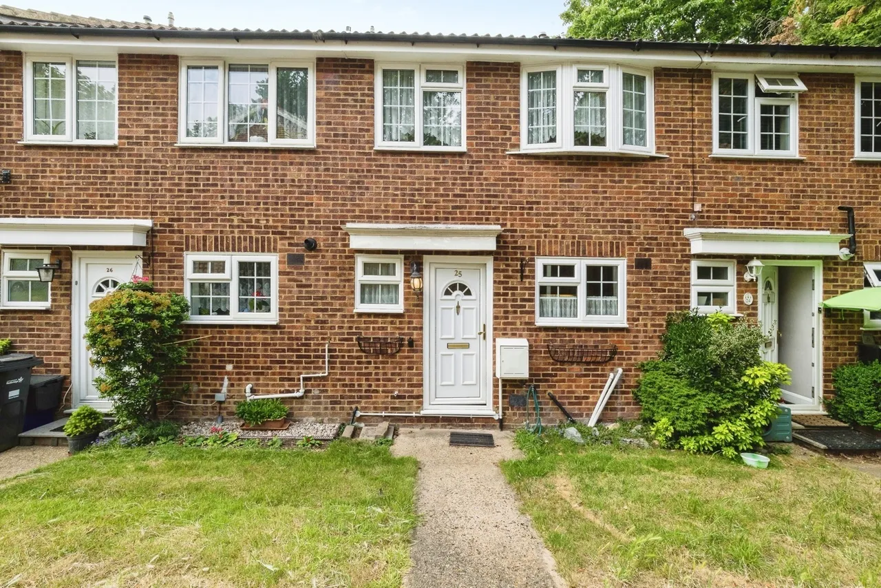 2 bed house for sale — Jacklin Green, Woodford Green, IG8
