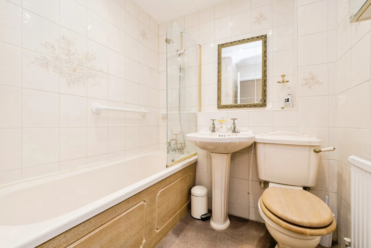 Jacklin Green, Woodford Green, IG8, photo 11