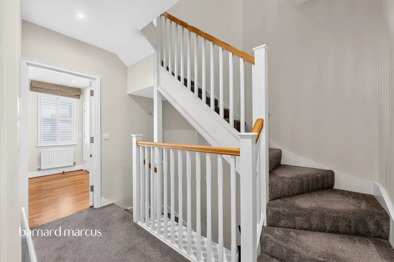 Beaumont Drive, Worcester Park, KT4, photo 10