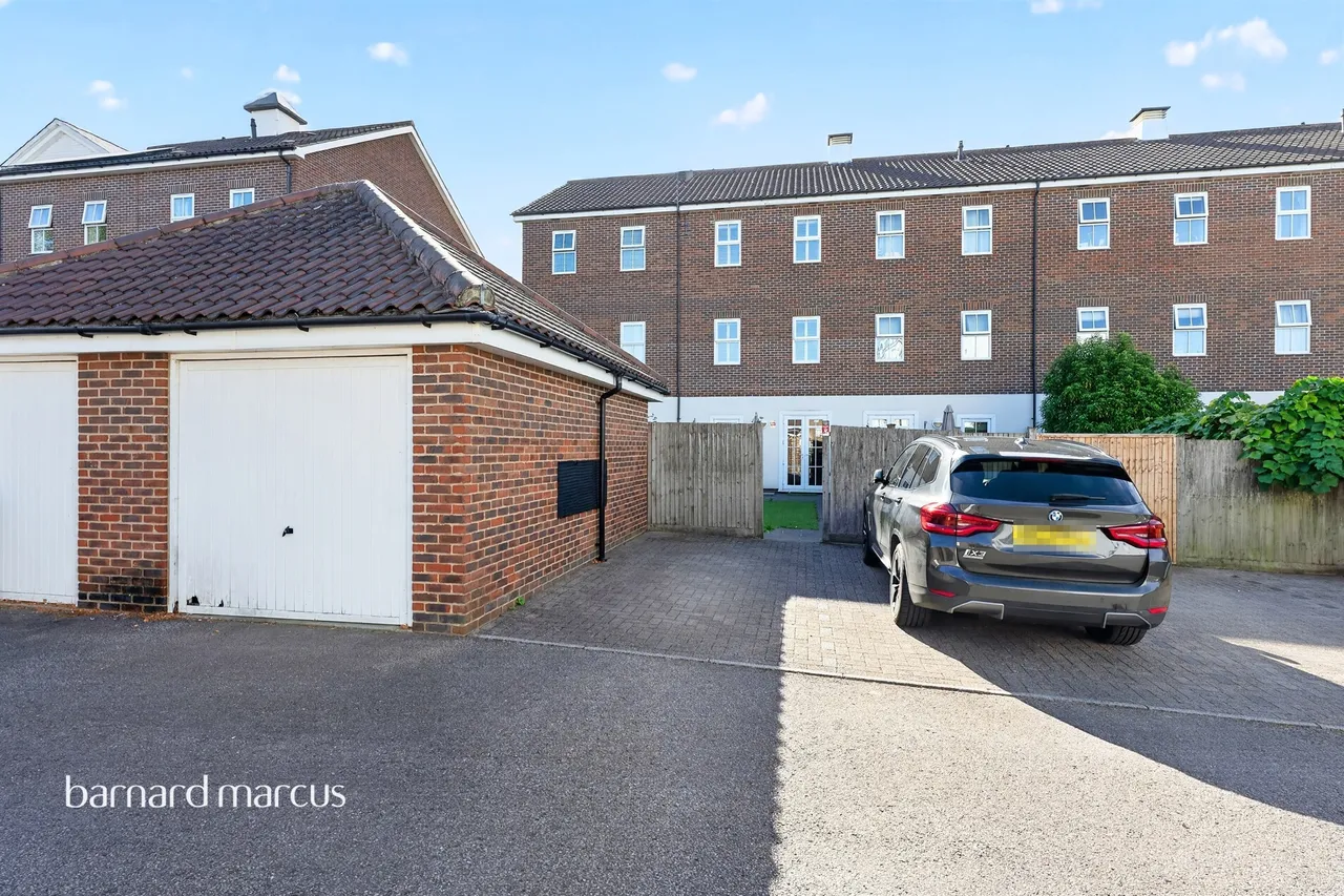 Beaumont Drive, Worcester Park, KT4, photo 23