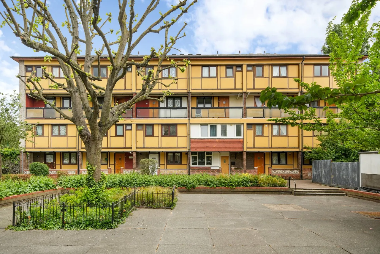 3 bed property for sale — Flat 3, Urmston House, Seyssel Street, London, Greater London, E14 3HT