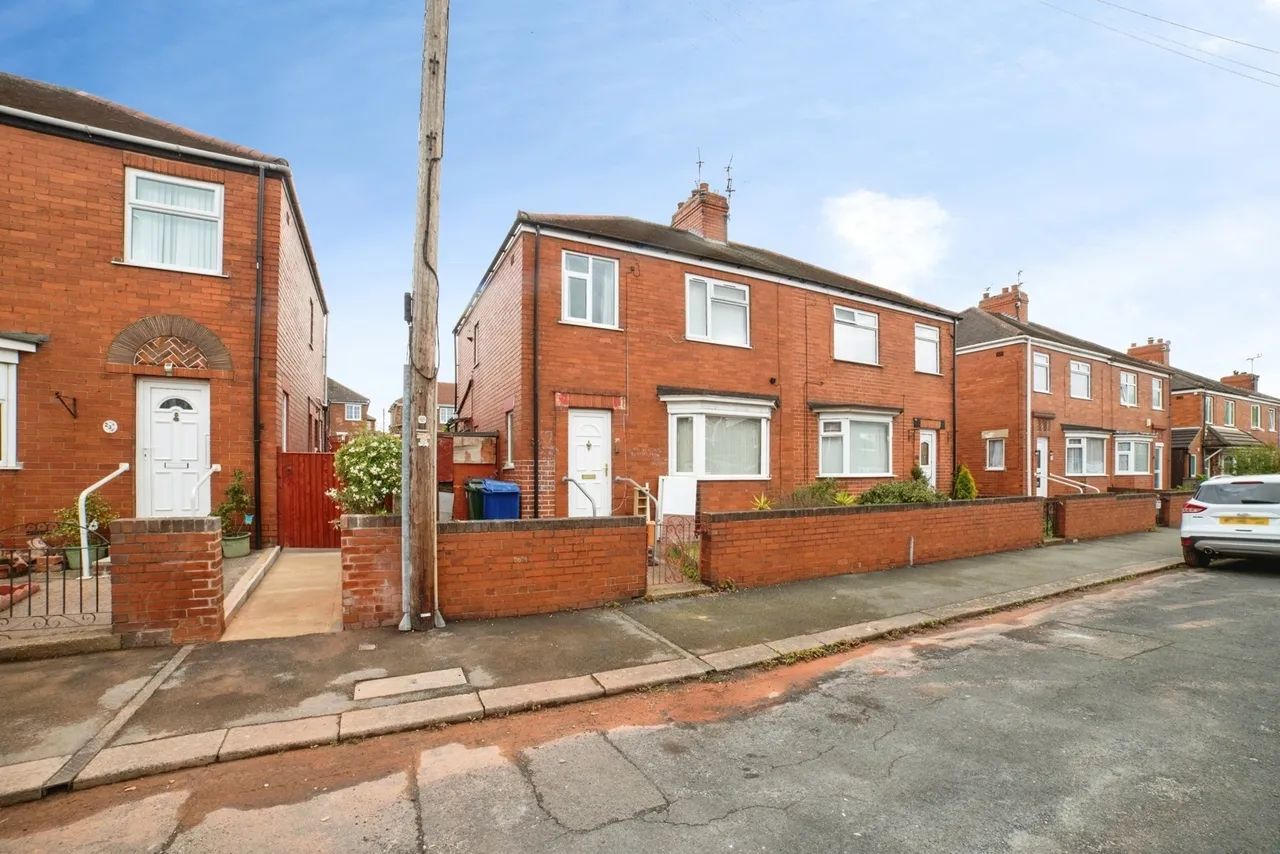 3 bed house for sale — St. Ursulas Road, Doncaster, South Yorkshire, DN4