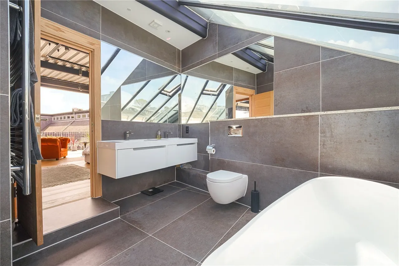 Clerkenwell Road, London, EC1M, photo 4