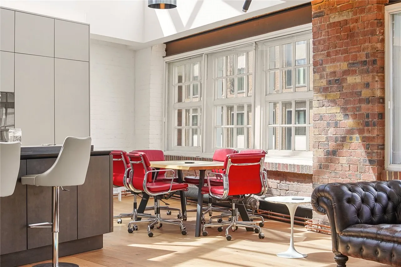 Clerkenwell Road, London, EC1M, photo 3