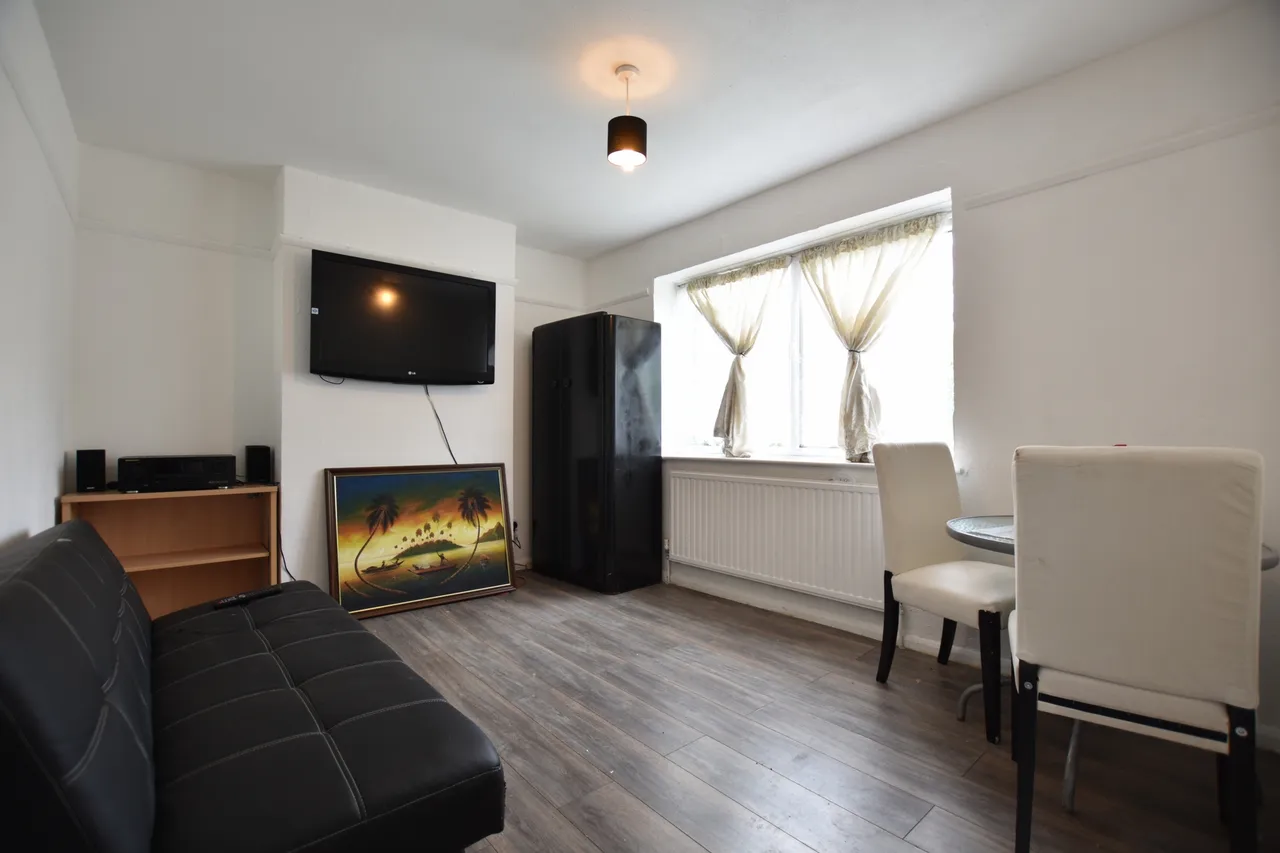 Middle Park Avenue, Eltham, SE9 5HR, photo 2