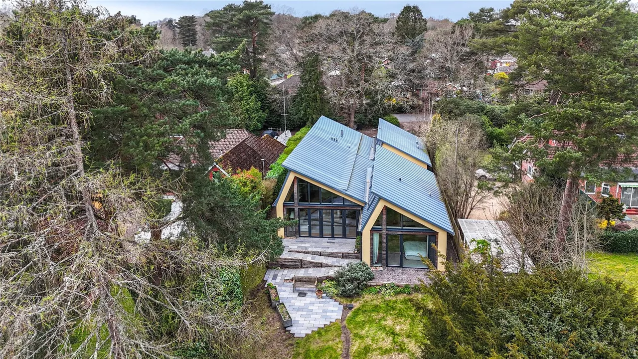5 bed house for sale — Whinwhistle Road, East Wellow, Romsey, Hampshire, SO51 6BH