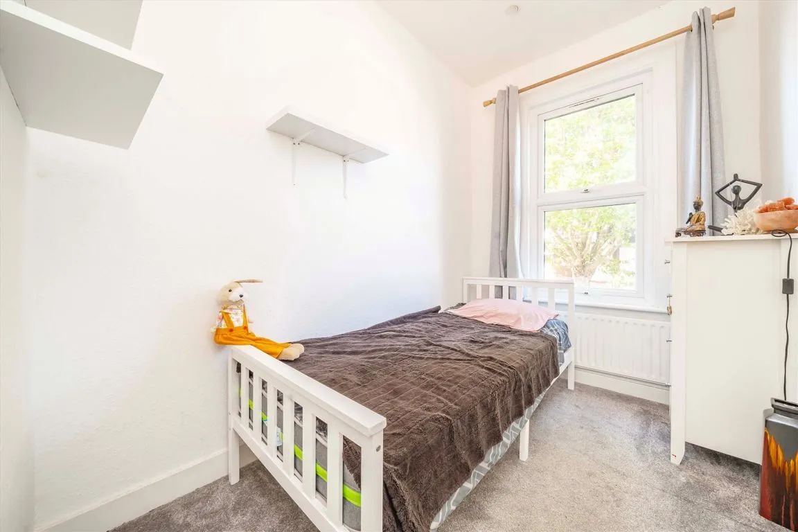 Grosvenor Road, W7, photo 5