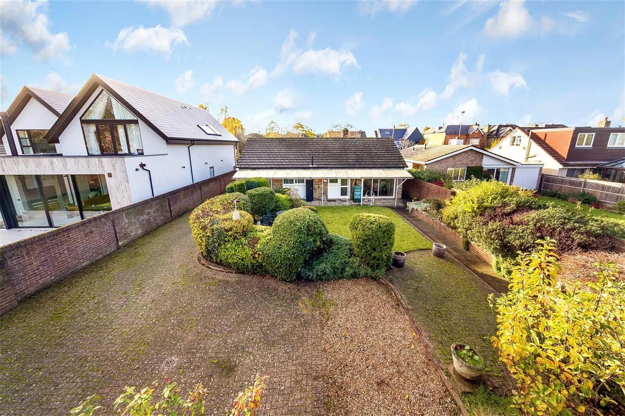 St. Albans Gardens, Teddington, TW11, photo 7