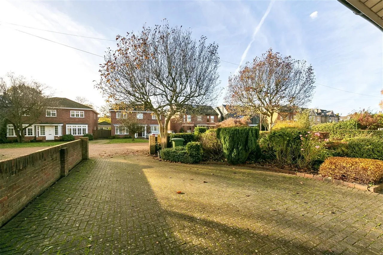 St. Albans Gardens, Teddington, TW11, photo 6