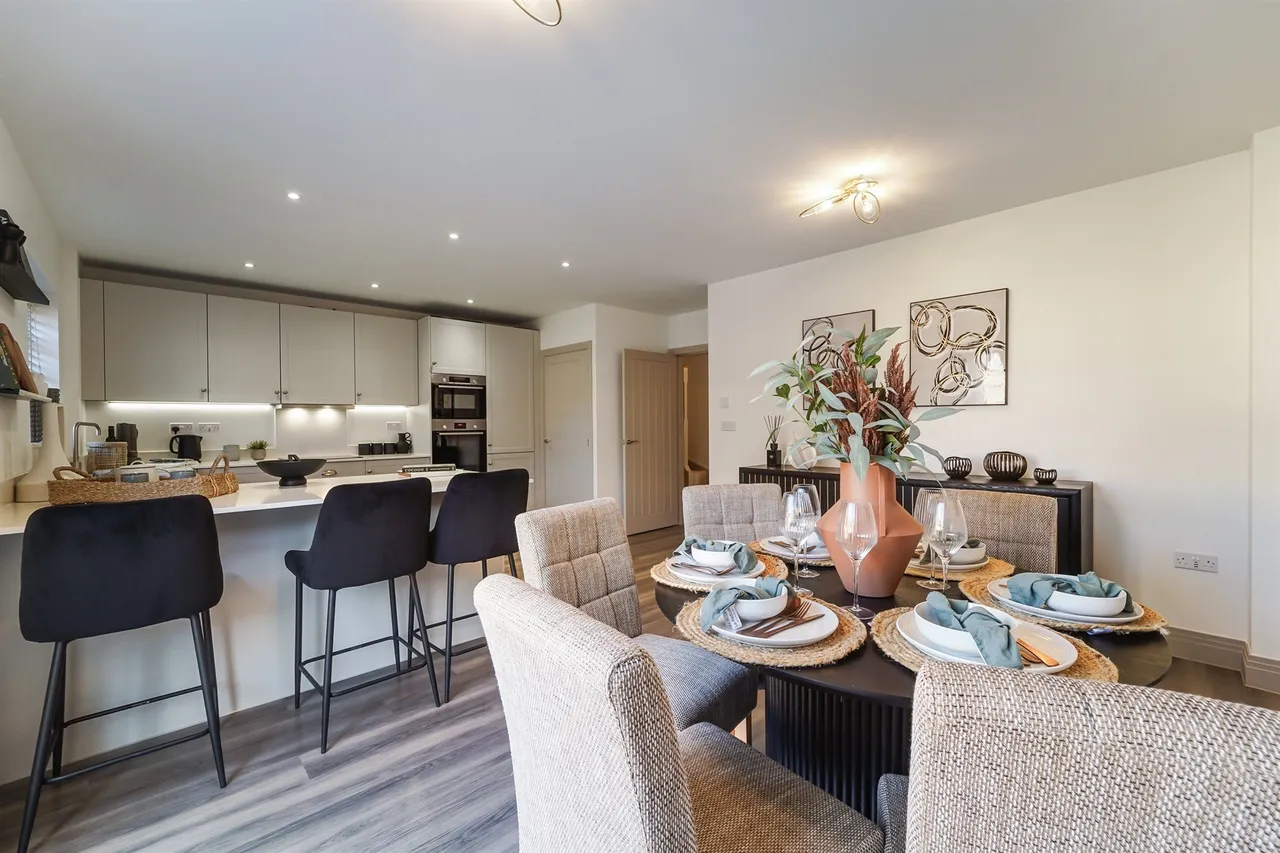 Headley Chase, Epsom, KT18, photo 15