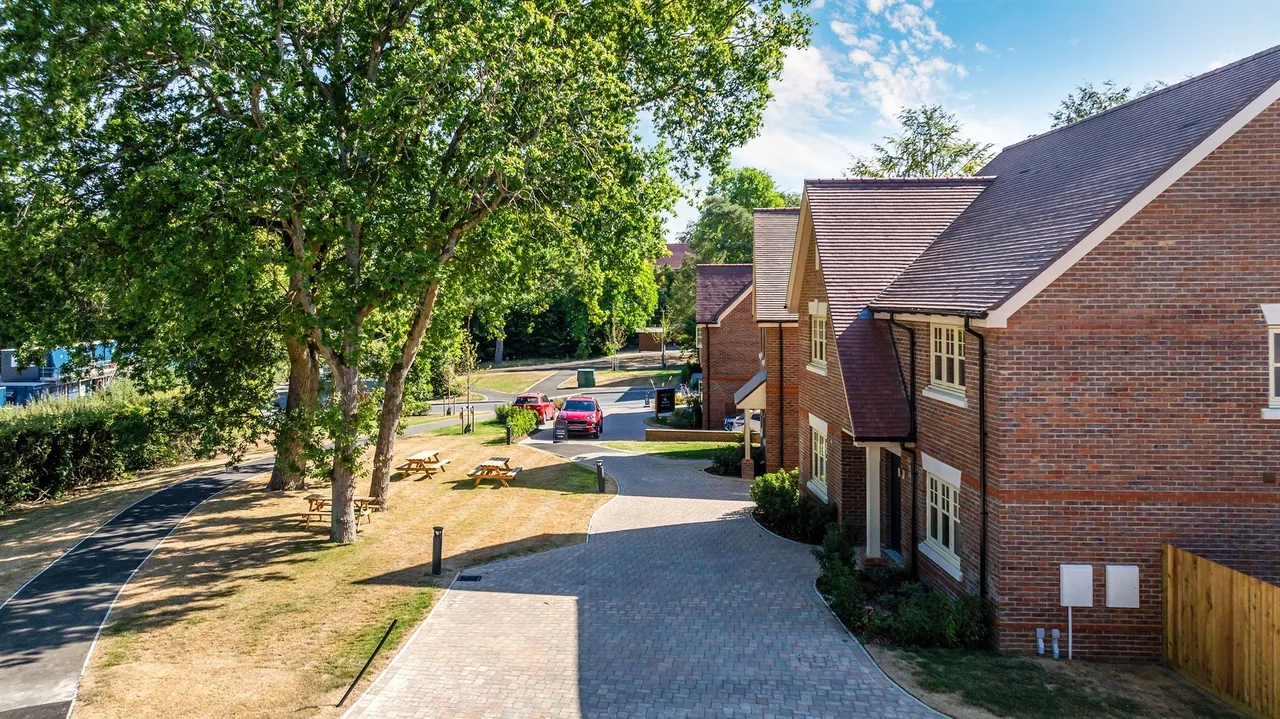 Headley Chase, Epsom, KT18, photo 18