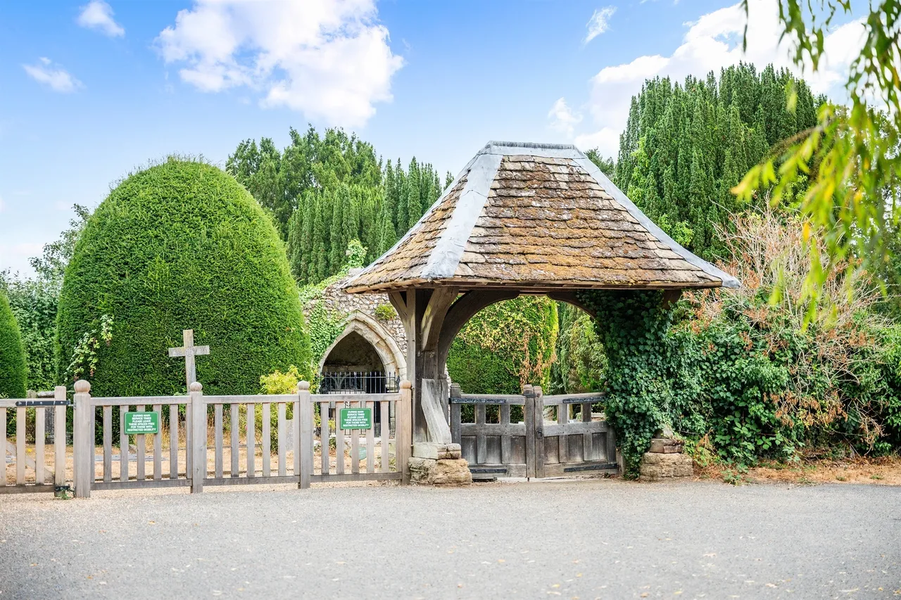 Headley Chase, Epsom, KT18, photo 20