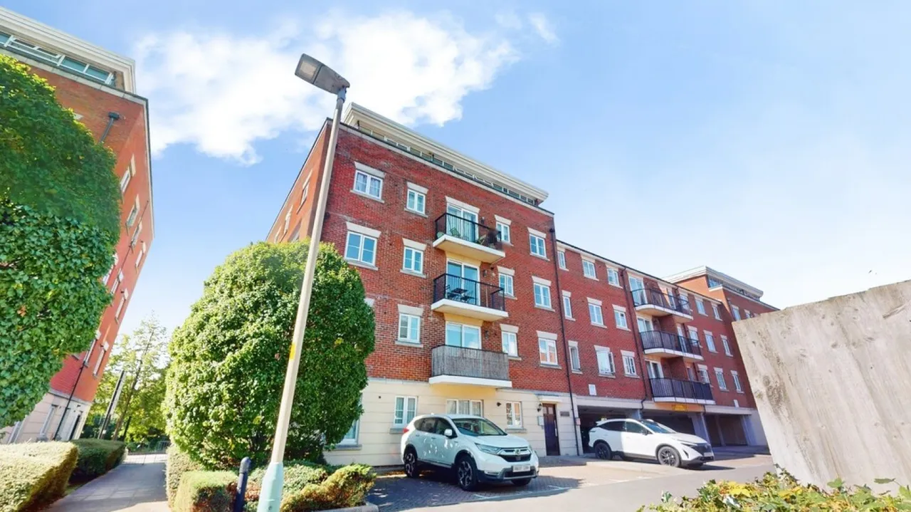 2 bed flat for sale, Brookbank Close, Cheltenham, GL50