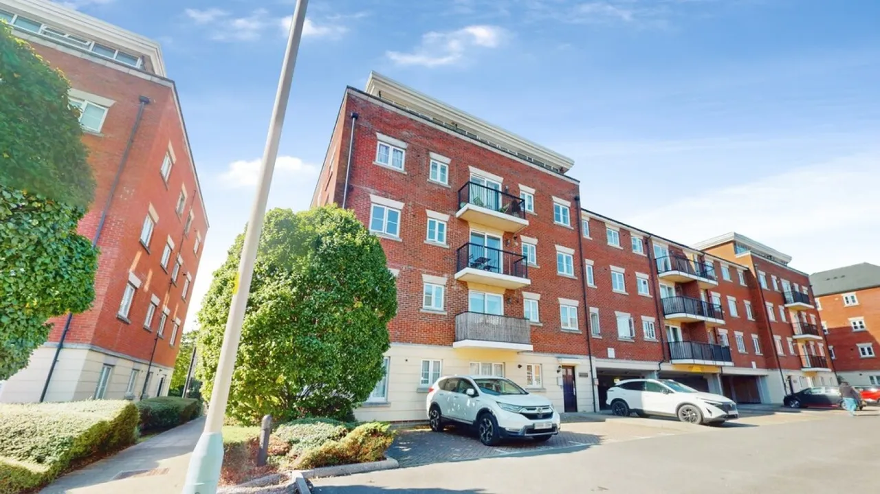 Brookbank Close, Cheltenham, GL50, photo 11
