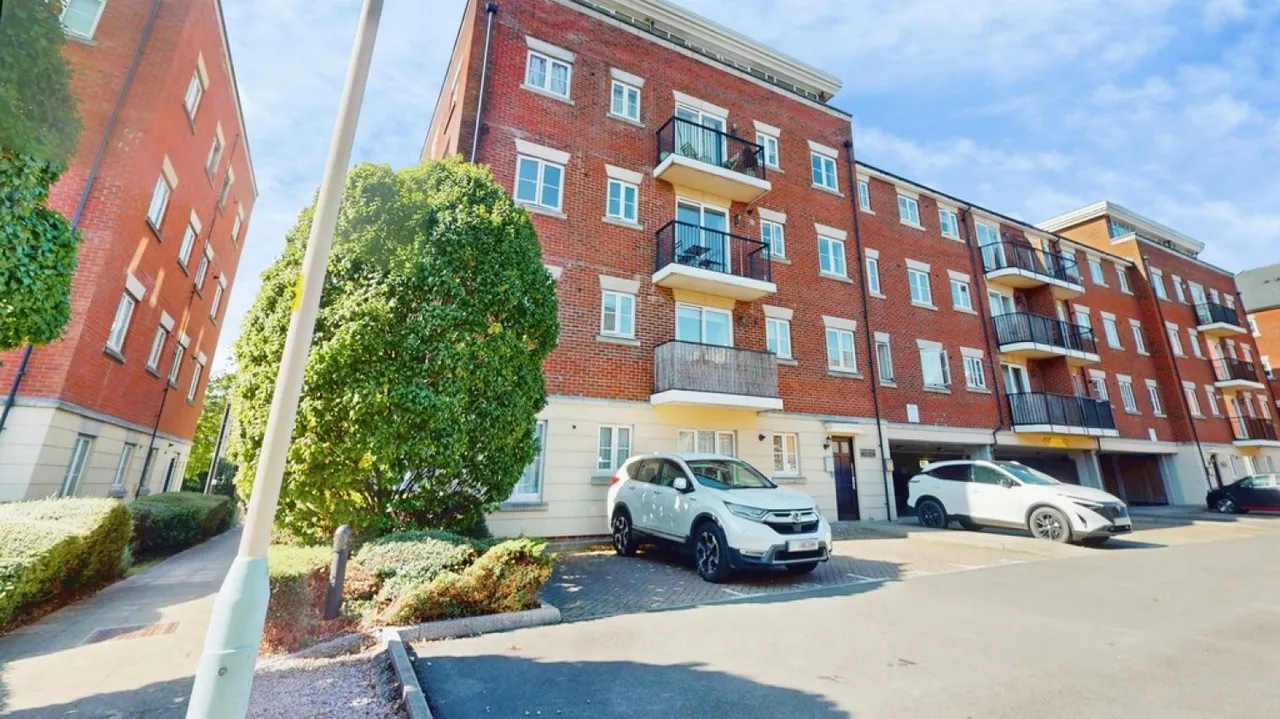 Brookbank Close, Cheltenham, GL50, photo 9