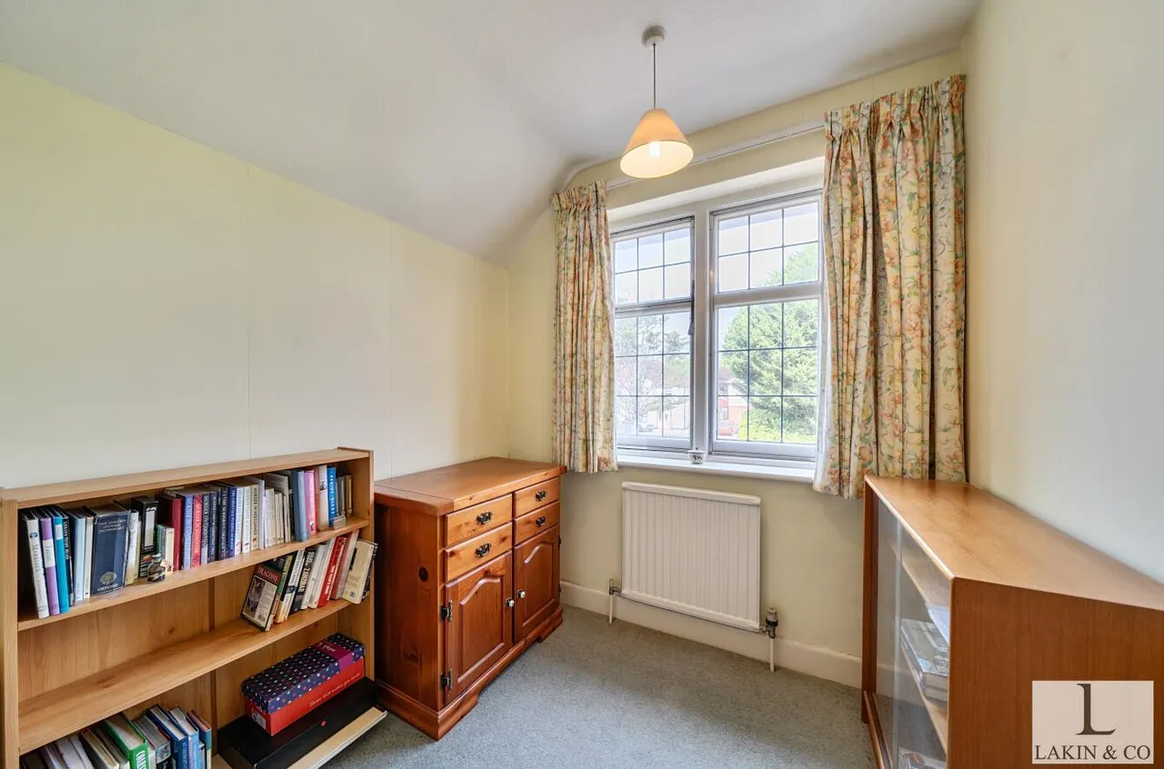 Swakeleys Road, Ickenham, UB10 8DH, photo 12