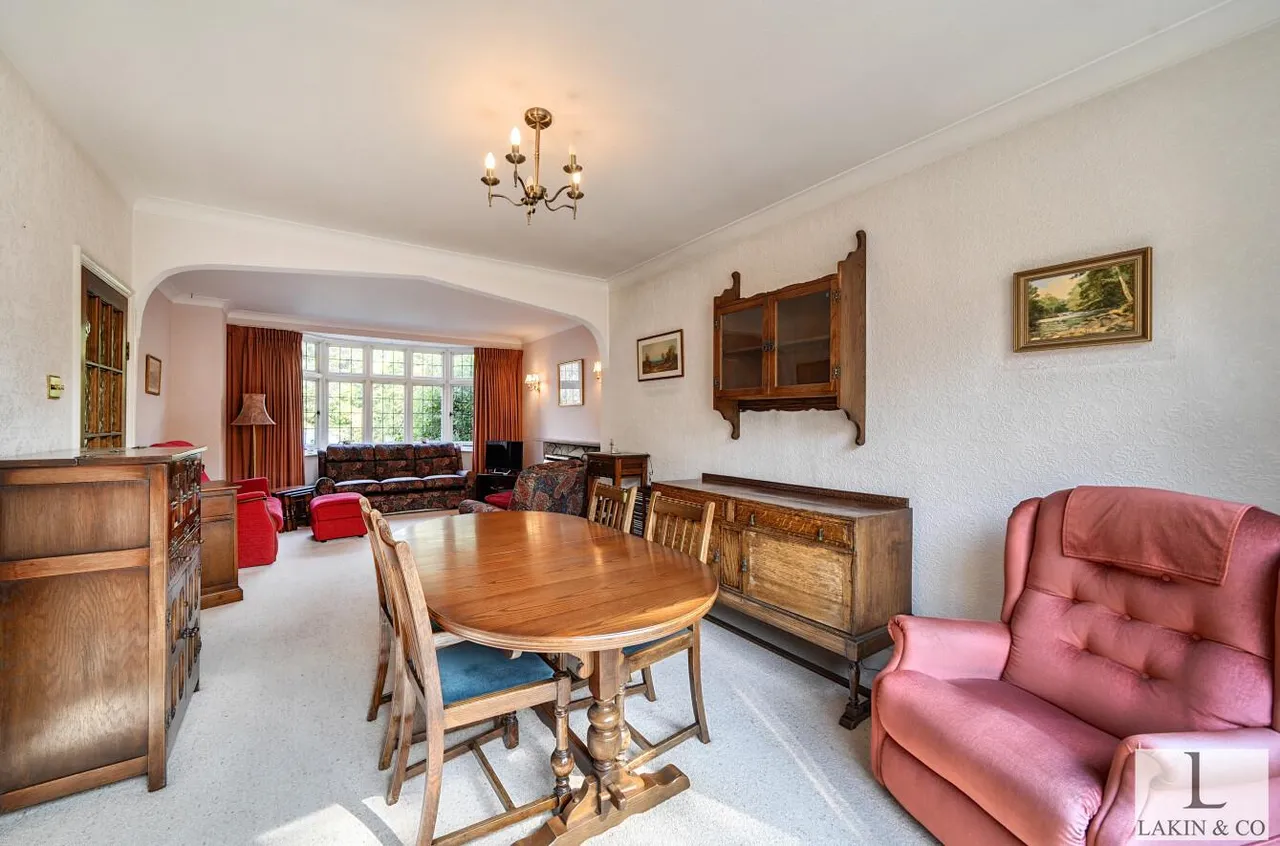 Swakeleys Road, Ickenham, UB10 8DH, photo 6
