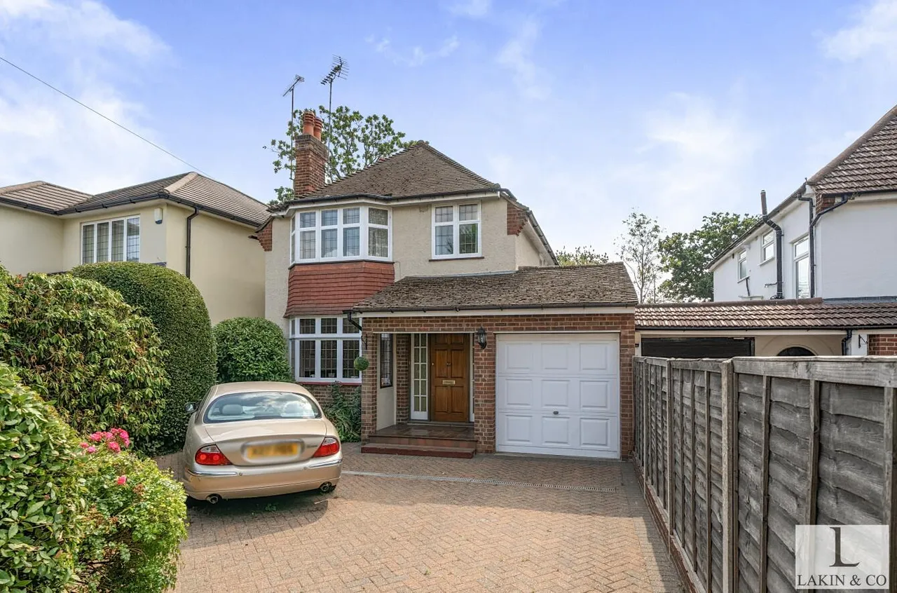 3 bed house for sale — Swakeleys Road, Ickenham, UB10 8DH