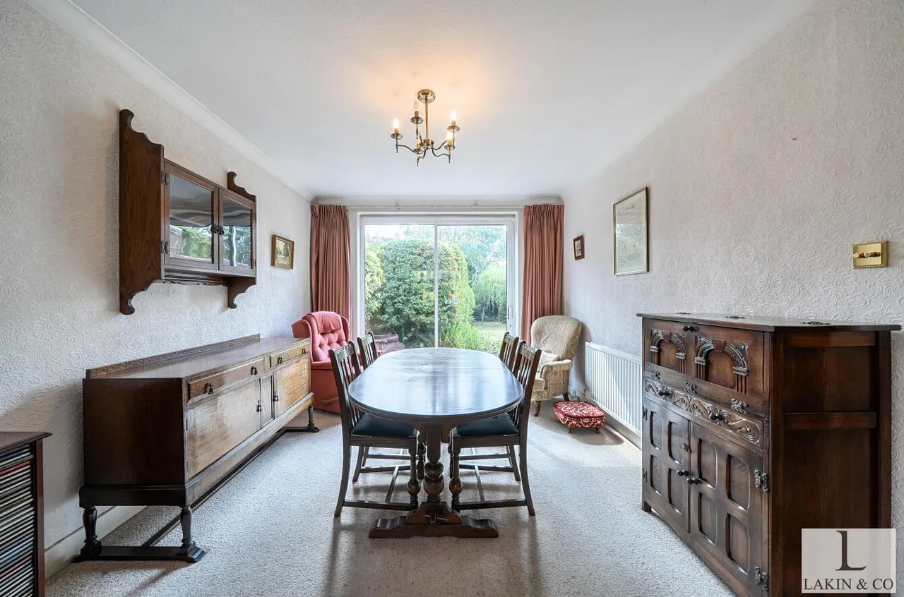 Swakeleys Road, Ickenham, UB10 8DH, photo 3