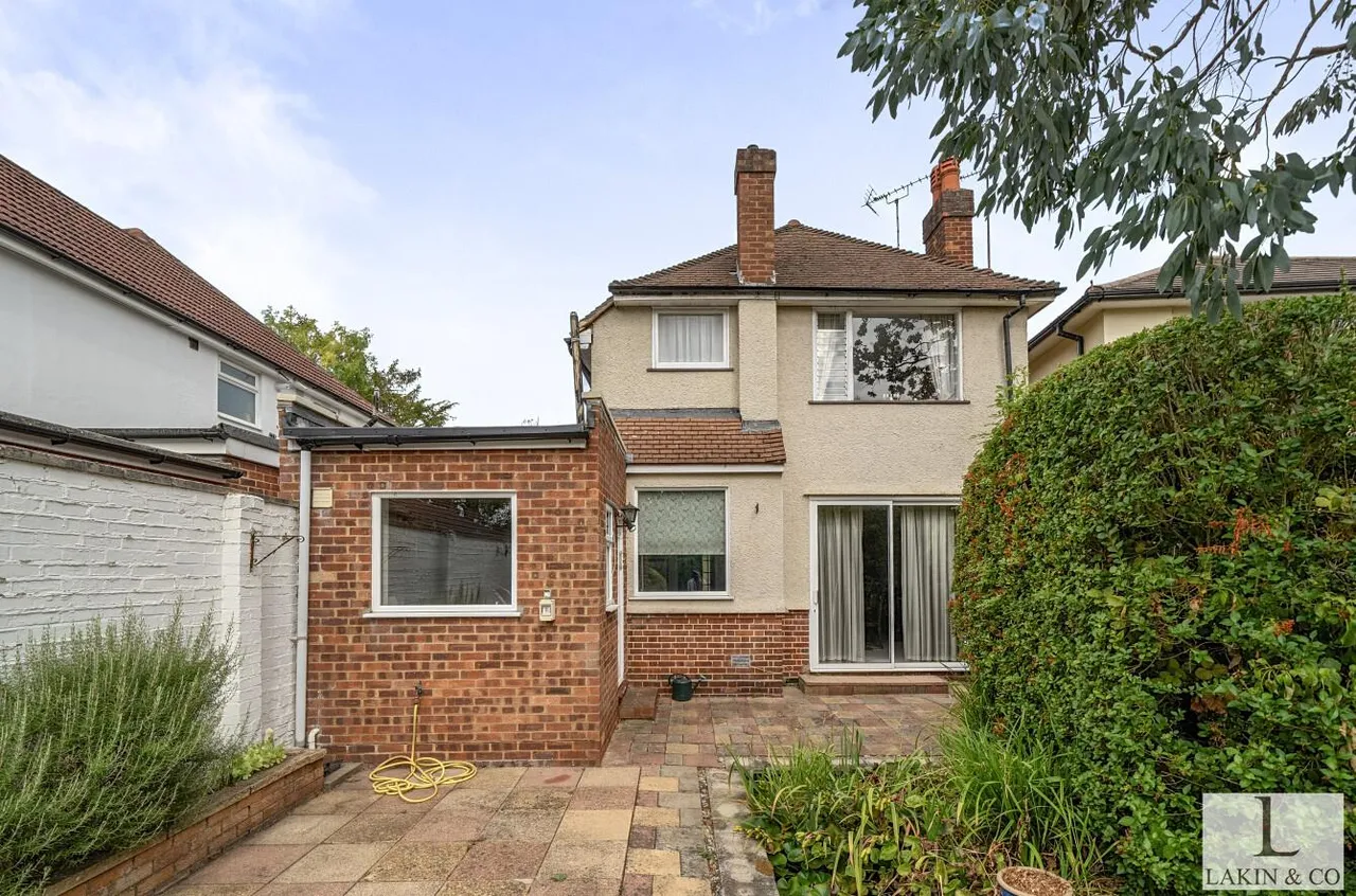 Swakeleys Road, Ickenham, UB10 8DH, photo 15