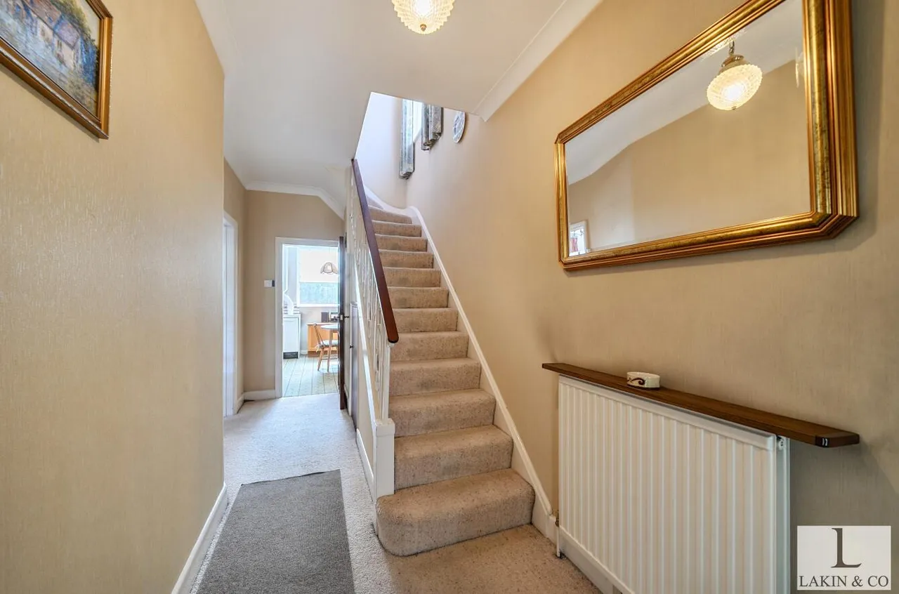 Swakeleys Road, Ickenham, UB10 8DH, photo 8