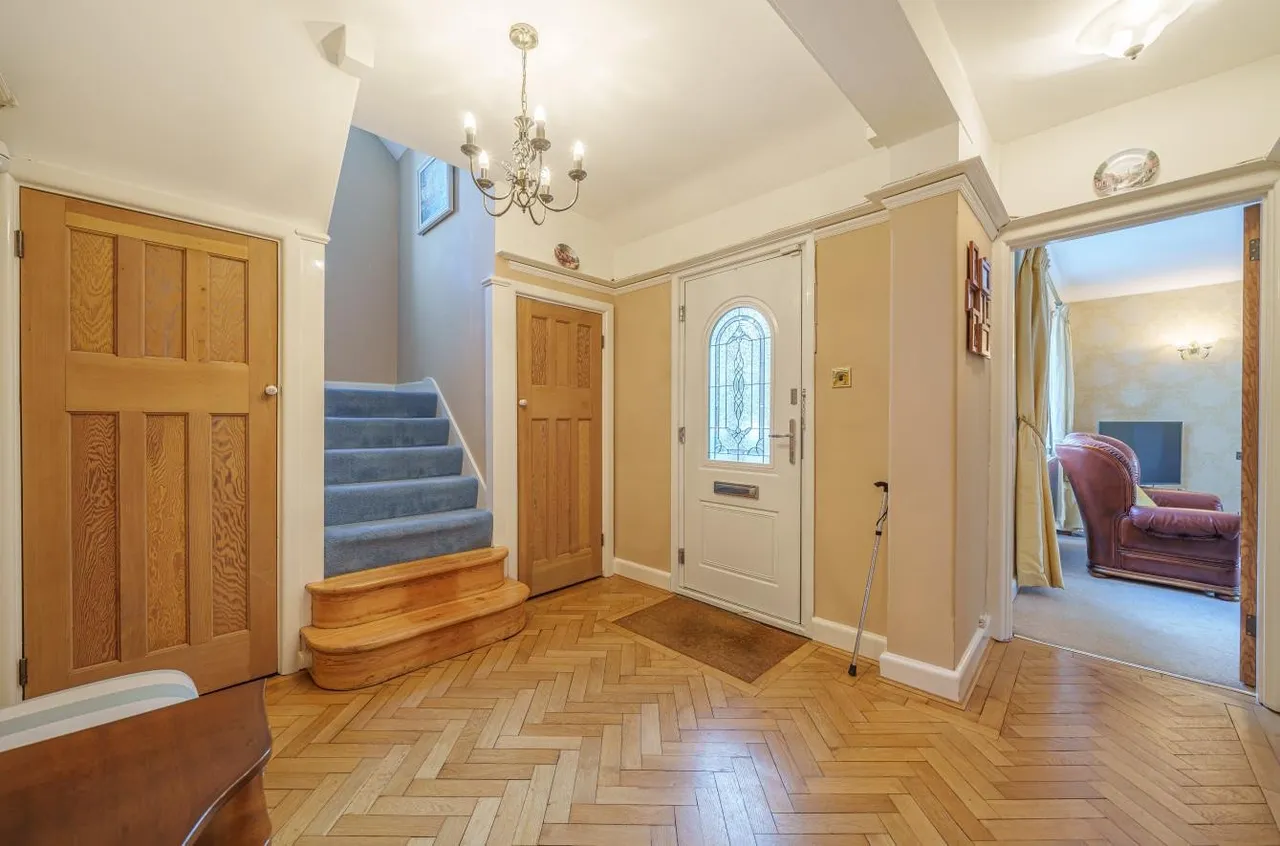 West Drive, Cheam, Surrey, SM2 7NA, photo 2
