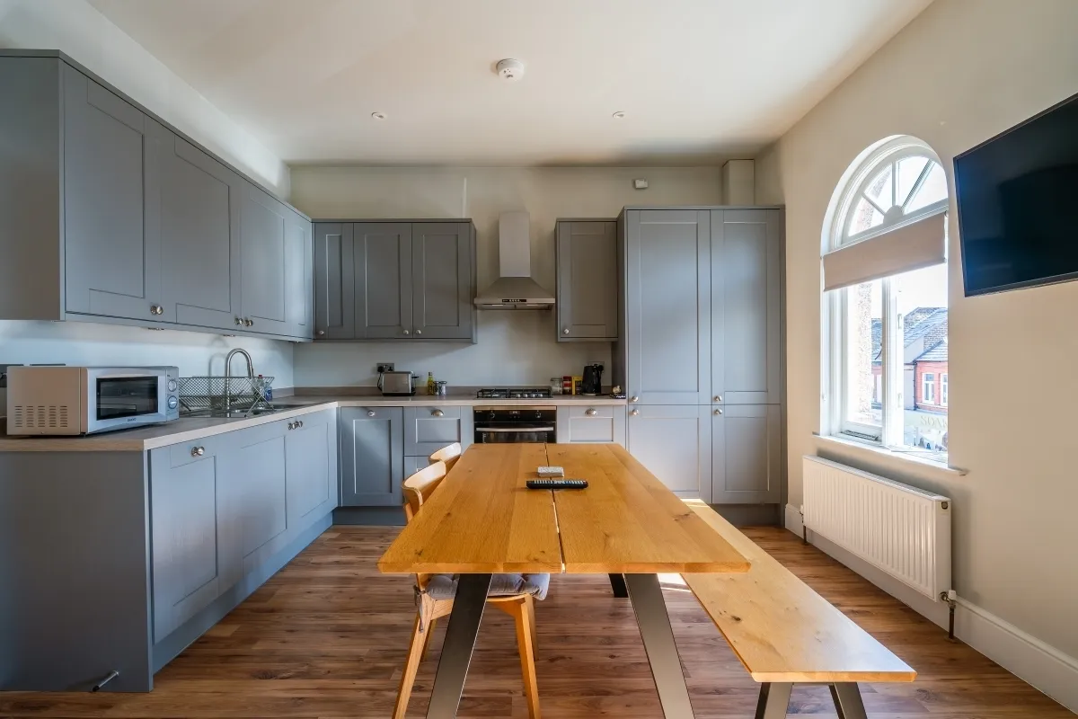 2 bed flat to rent, Replingham Road, Southfields, SW18