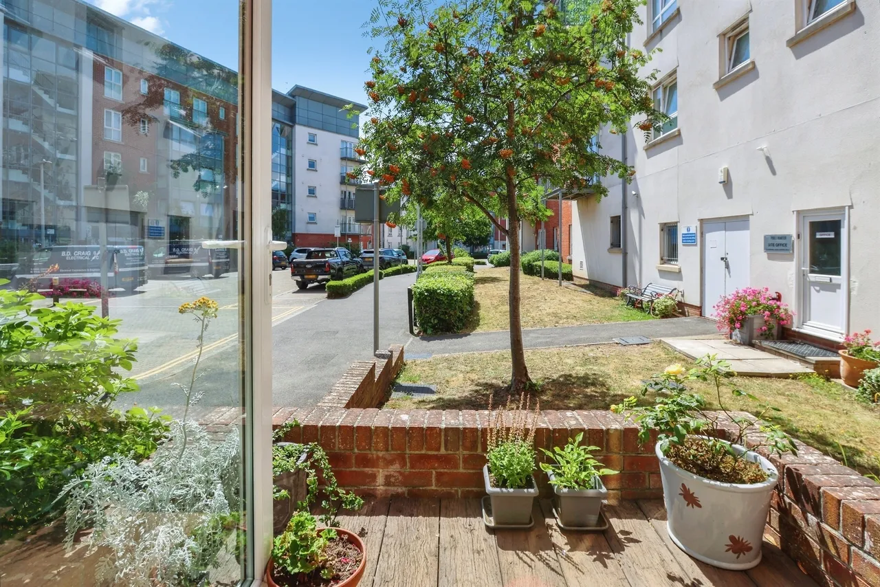 Avenel Way, Poole, BH15, photo 4