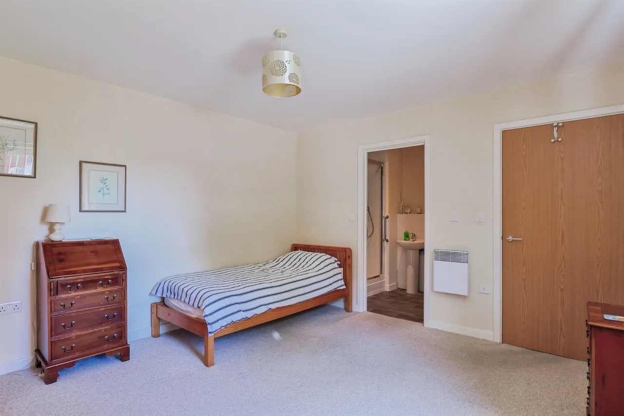 Avenel Way, Poole, BH15, photo 13