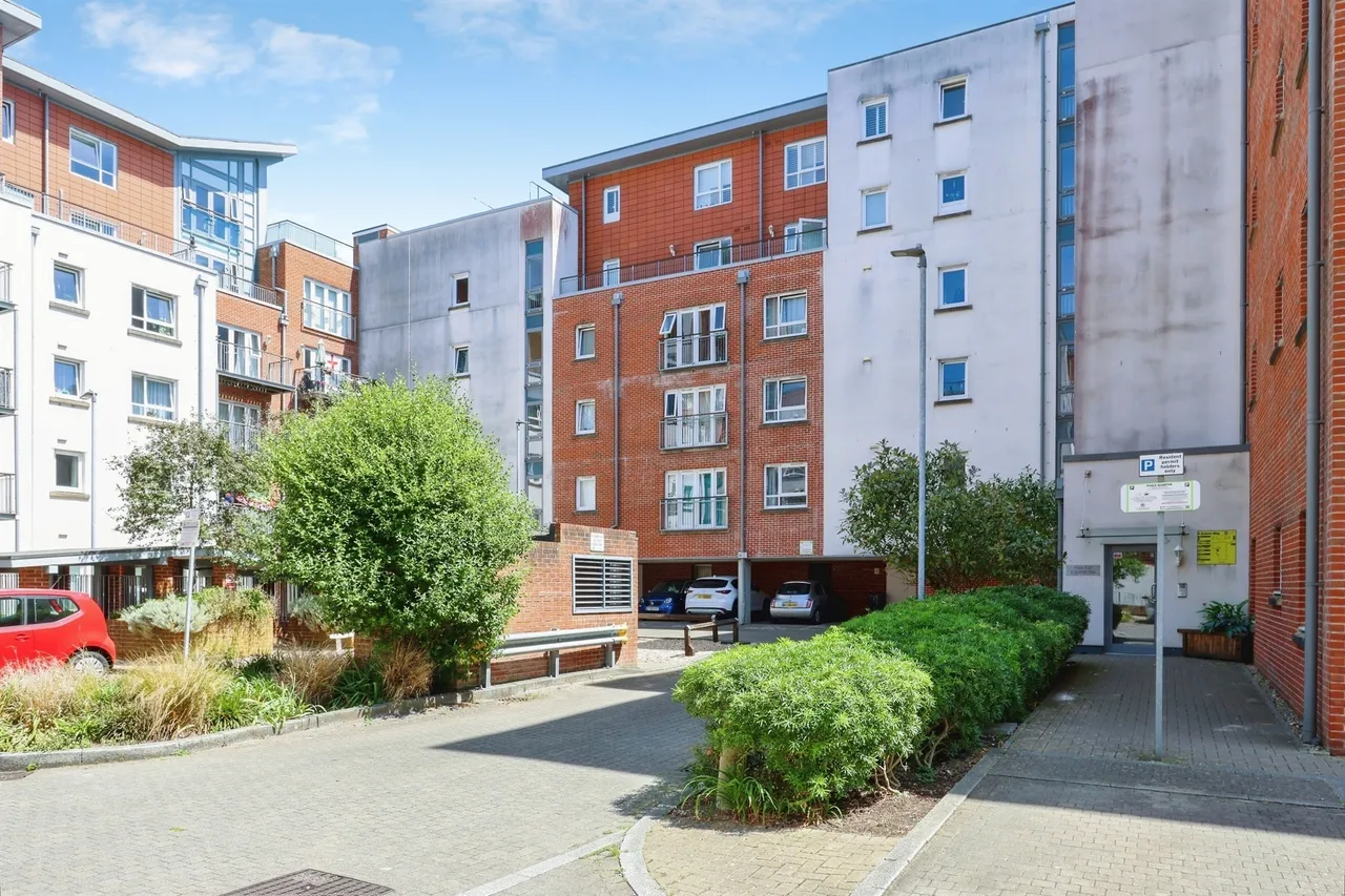 Avenel Way, Poole, BH15, photo 18