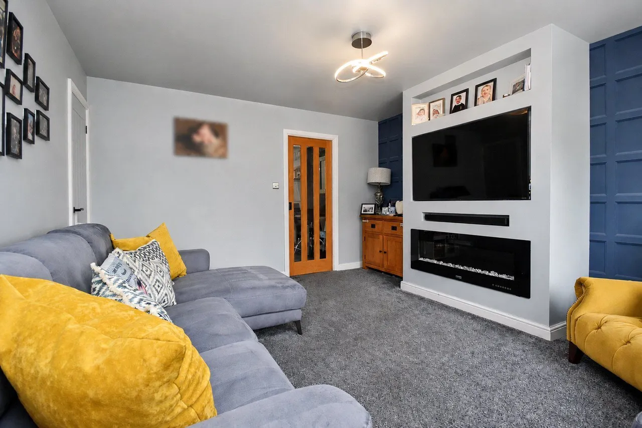 Gibson Lane, Kippax, LS25, photo 13