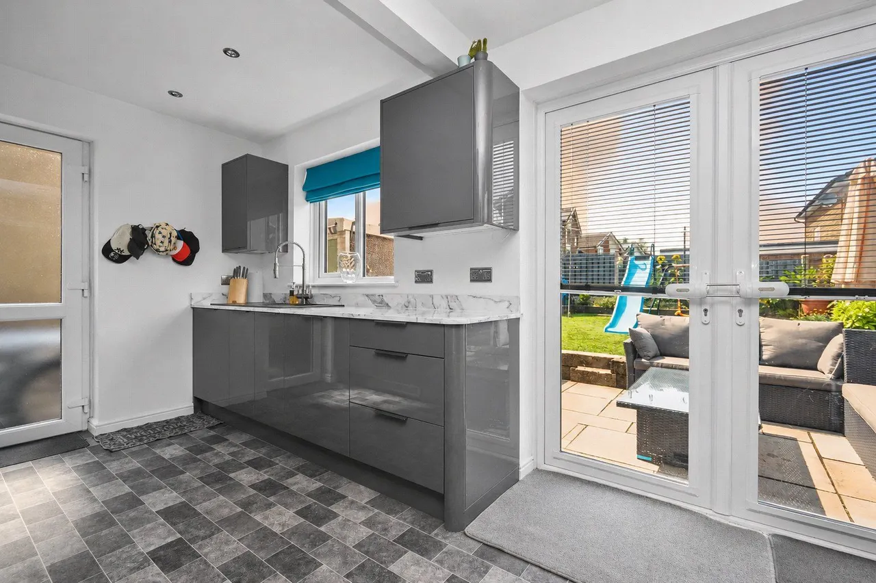 Gibson Lane, Kippax, LS25, photo 8