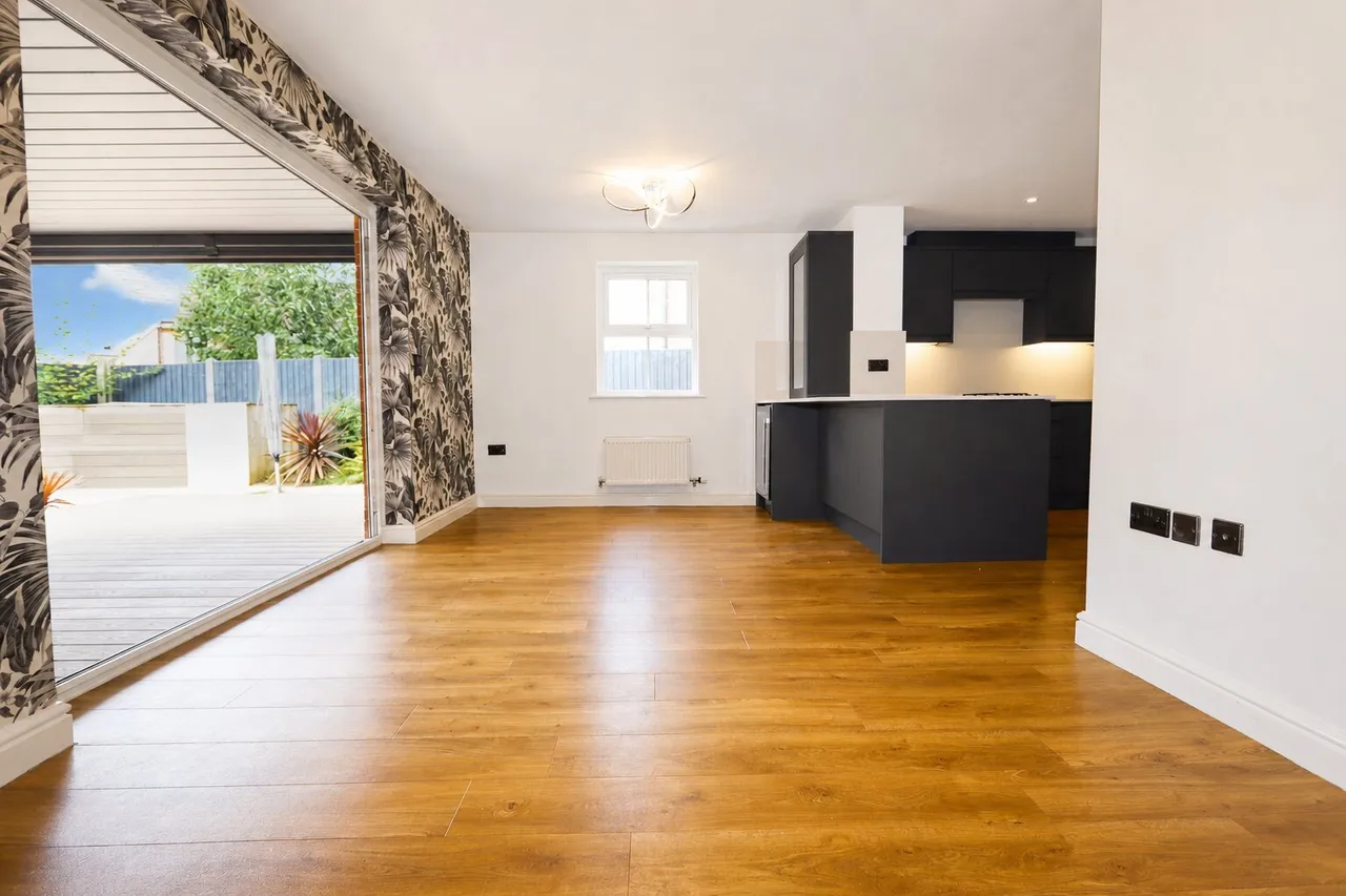 Fieldfare Close, Corby, NN18, photo 5